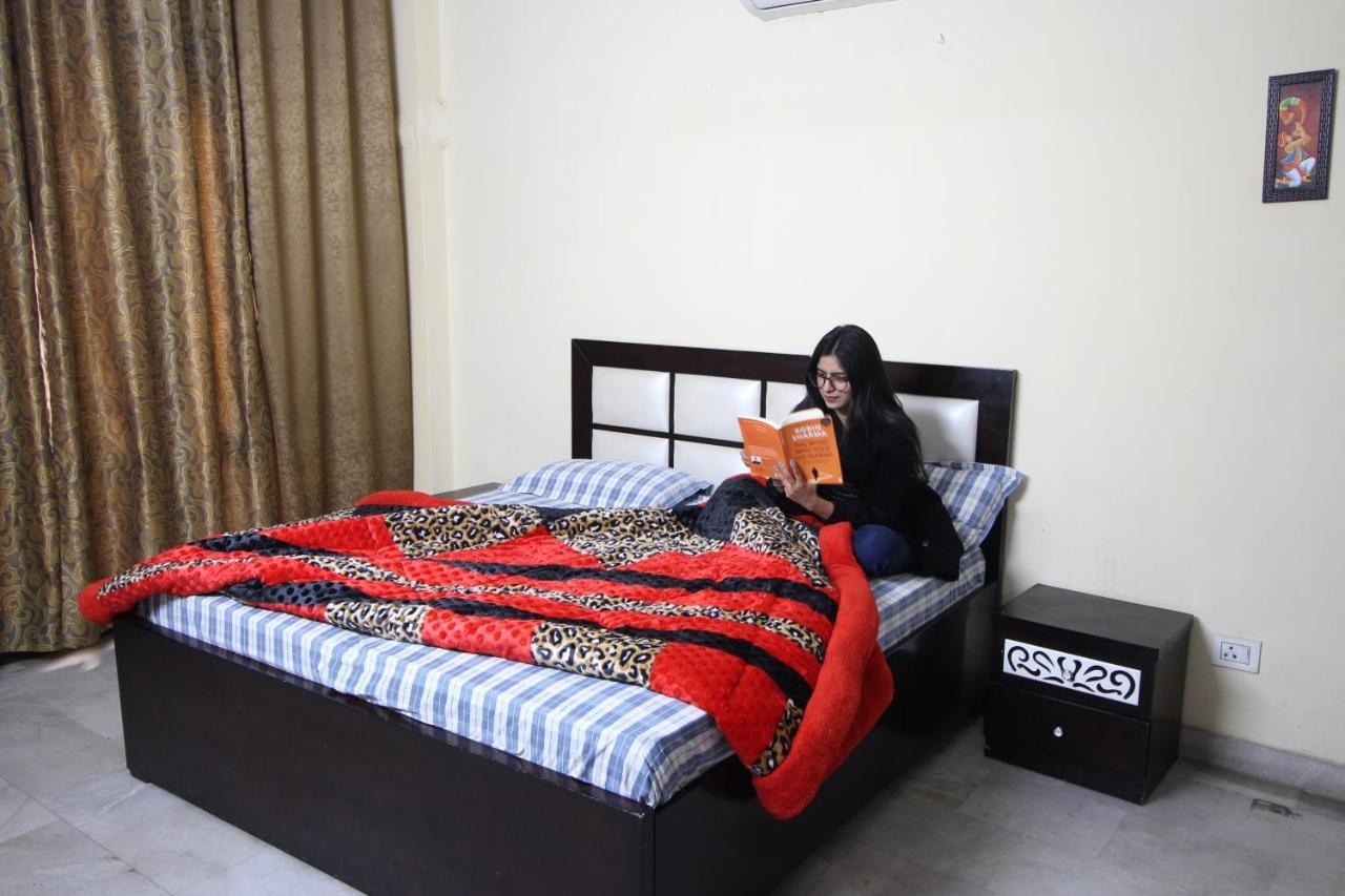The Desire Hostel New Delhi Bagian luar foto