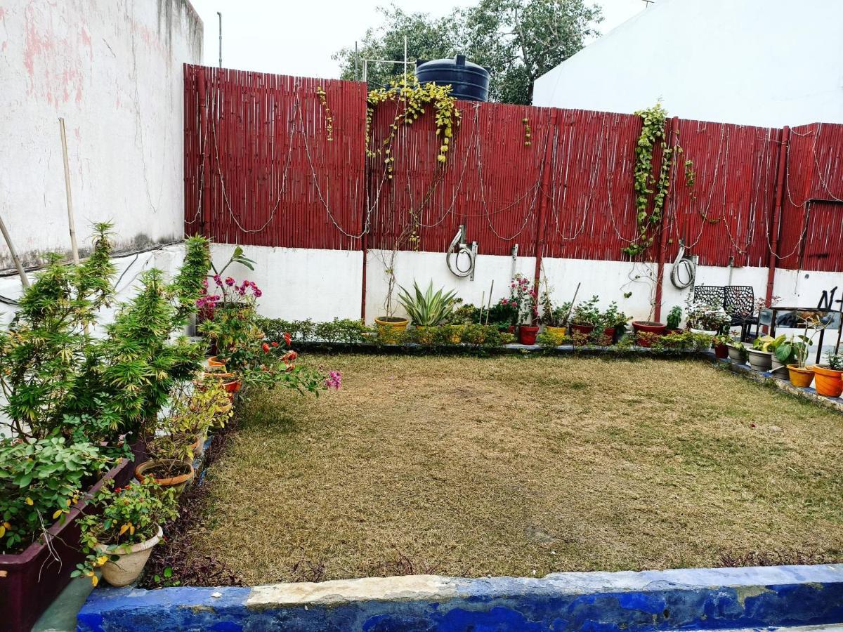 The Desire Hostel New Delhi Bagian luar foto