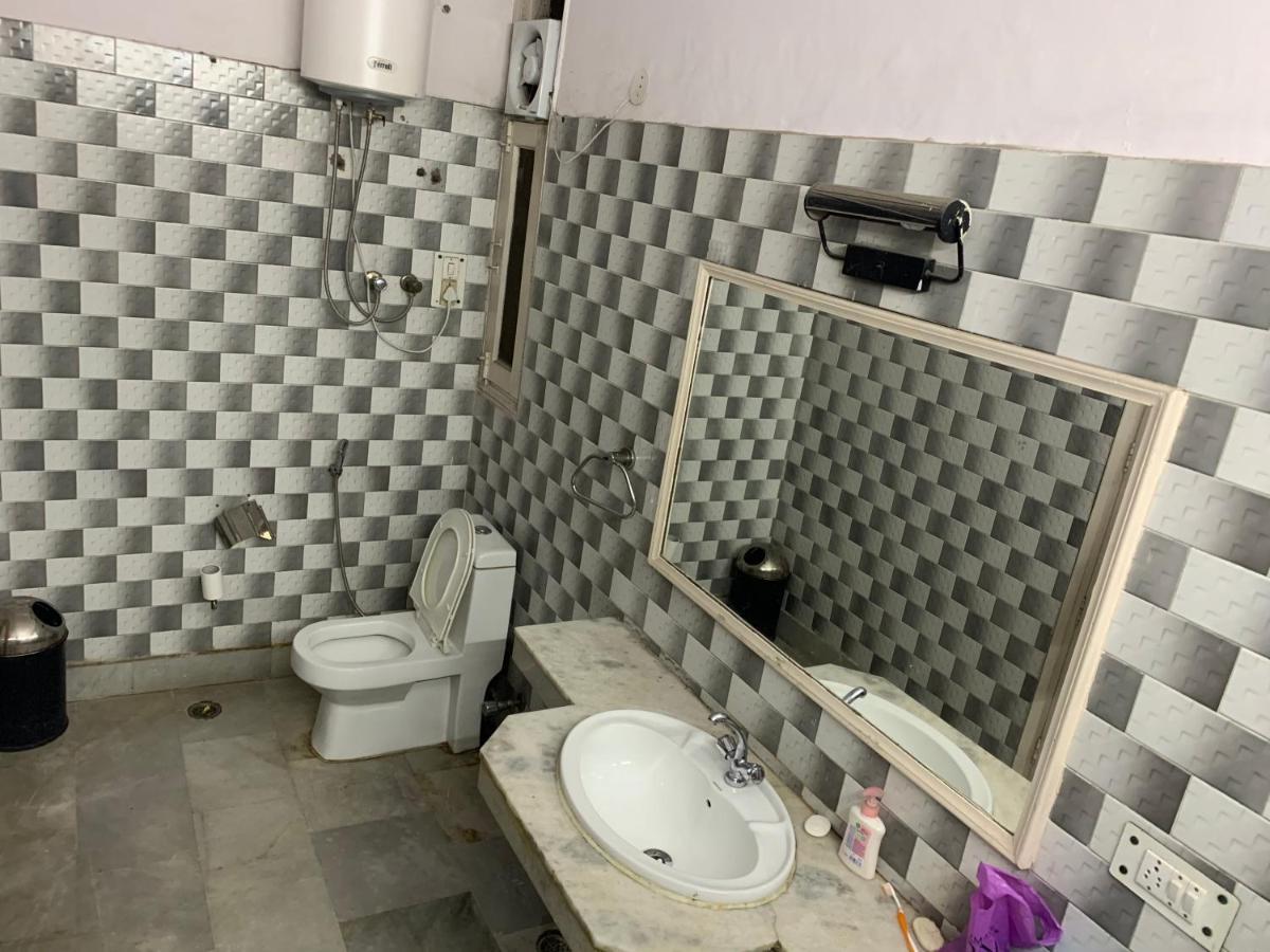 The Desire Hostel New Delhi Bagian luar foto