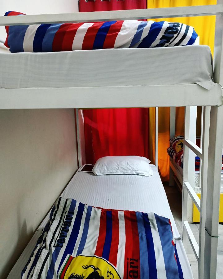 The Desire Hostel New Delhi Bagian luar foto